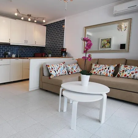 Central Apartment Overlooking Yumbo Centre With Heated Pool Maspalomas  Exterior photo