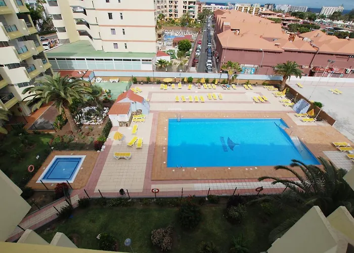 Central Apartment Overlooking Yumbo Centre With Heated Pool