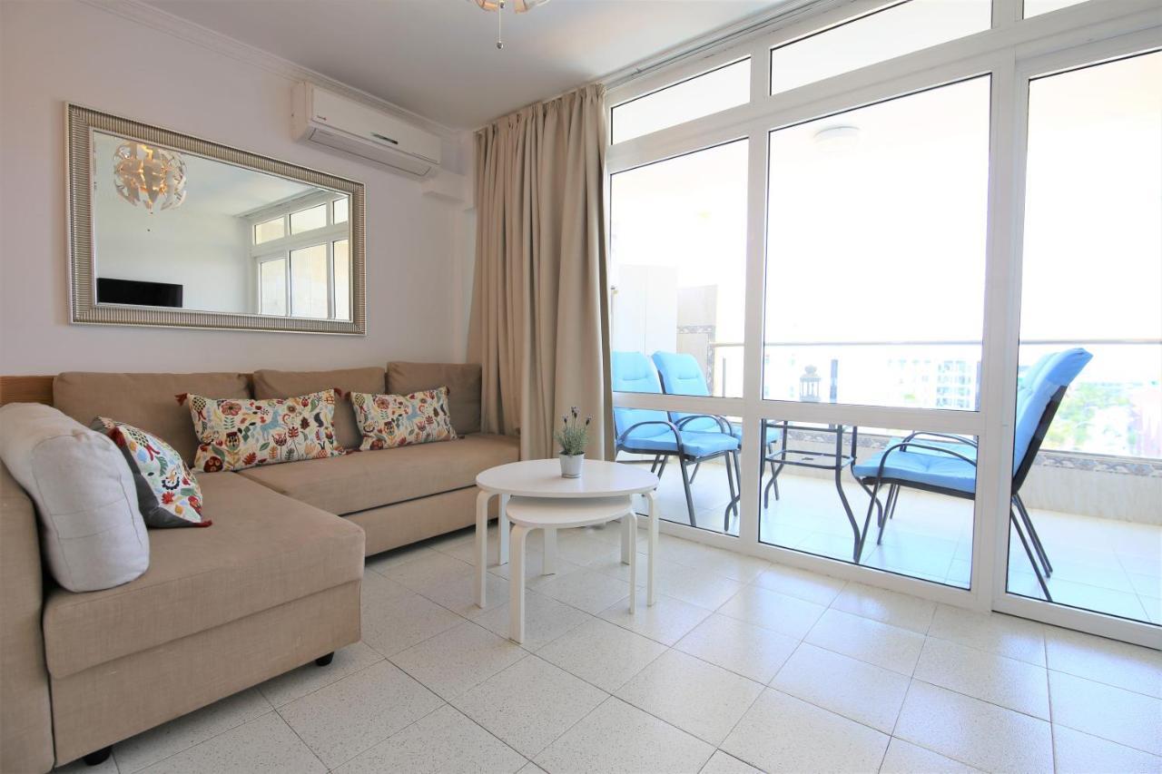 Apartamento Overlooking Yumbo Centre With Heated Pool